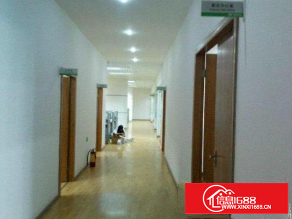 坂田地铁口新出带装修厂房2000平低价转让无转让