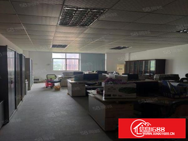 凤岗东深二线边8000平独院厂房出租。空地大,精装修,可分租