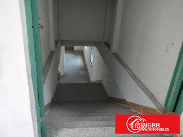 石岩洲石路新出楼上1100平厂房,有红本